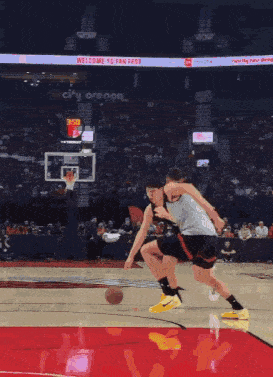 篮底秀脚步打进