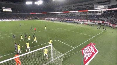 上田绮世头球攻门势大力沉，门将挡到无济于事，日本3-2巴西