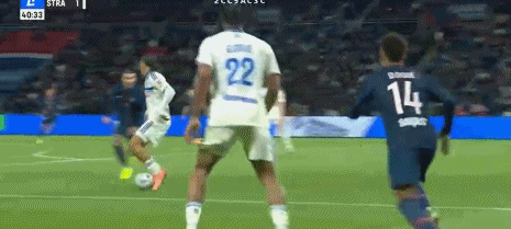 巴科挑传助攻莫雷拉小角度打远角得手，巴黎圣日耳曼1-2斯特拉斯堡