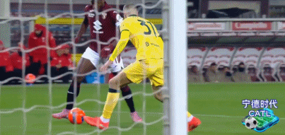 萨帕塔大力抽射破门，都灵2-0AC米兰