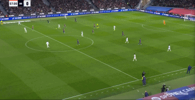 拉菲尼亚单刀挑射得手，巴萨2-0皇家奥维耶多