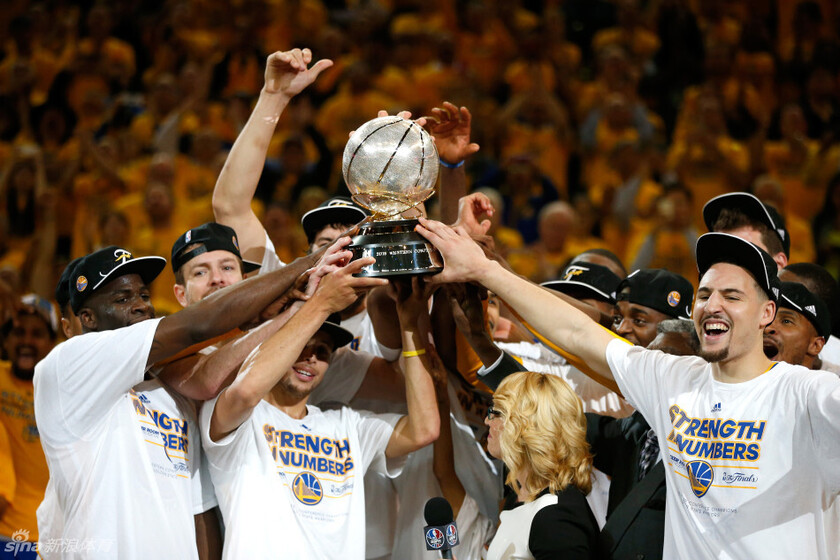 NBA季后赛东西部冠军奖杯是什么时候颁发的