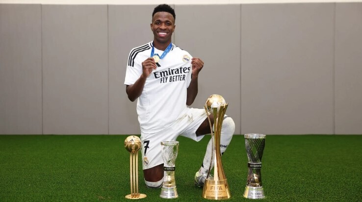 维尼修斯斩获世俱杯金球奖及MVP殊荣