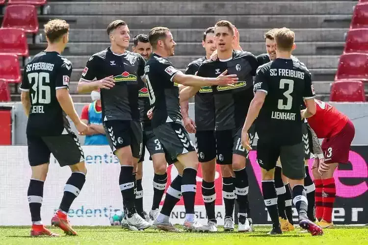 德甲第一个卫冕冠军是谁