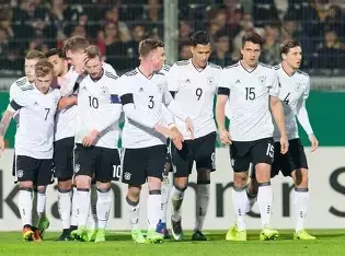 德国3-2淘汰9人意大利