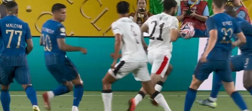 赛曼城对阵利雅得新月的比赛中出现争议判罚