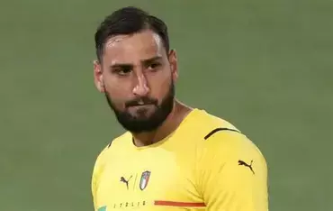 多纳鲁马跪地自责懊悔不已