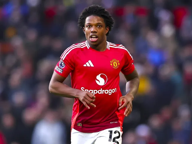 2024 年 12 月 22 日，曼联的泰雷尔・马拉西亚