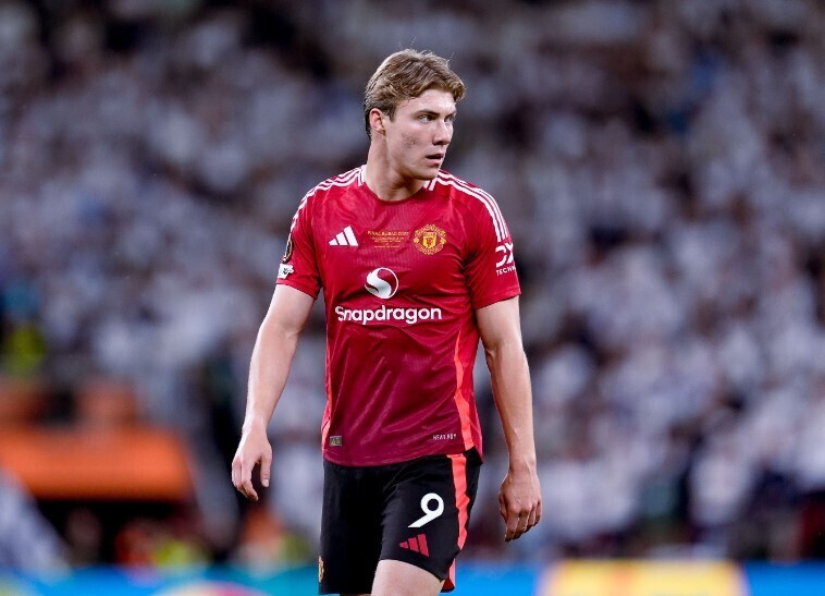 曼联前锋霍伊伦