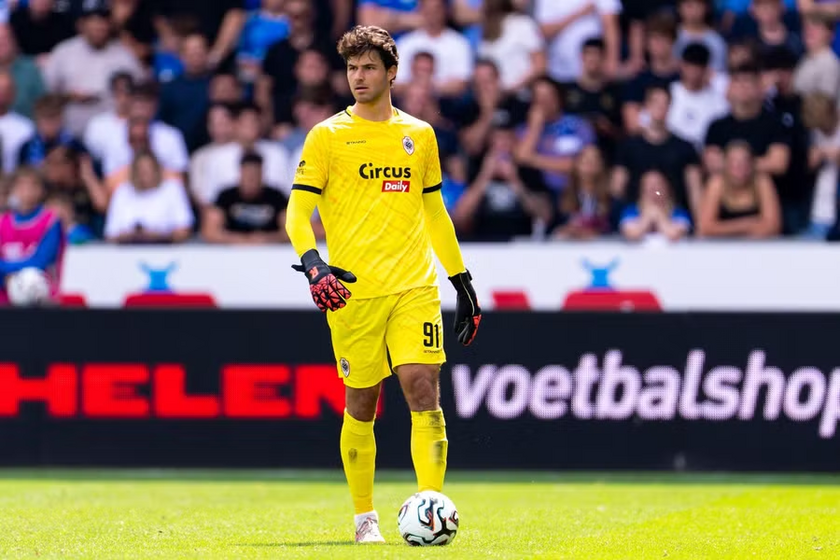 拉蒙斯代表皇家安特卫普对阵亨克时