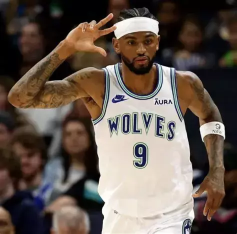 尼基尔·亚历山大·沃克