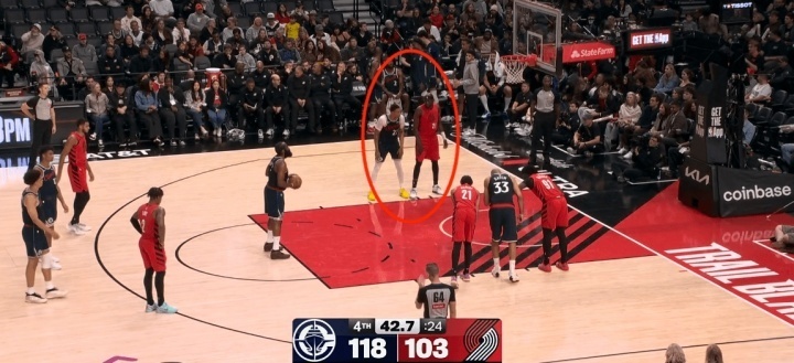 最后1分钟垃圾时间也不让杨瀚森上场